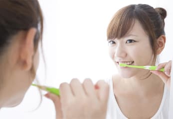 正しい歯の磨き方で虫歯や歯周病を予防しましょう